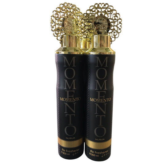 Two black air fresheners with gold accents labeled 'MOMENTO' on a white background.